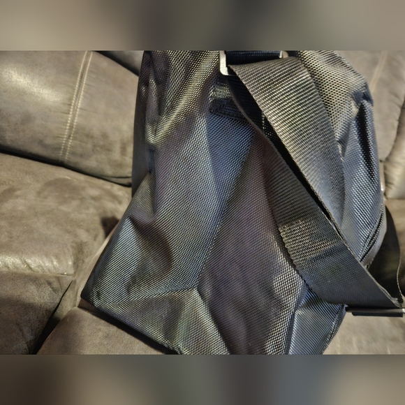 PERRY ELLIS Black Duffle Bag NWT - Picture 3 of 12